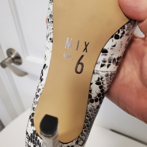 NWOB Mix No. 6 Danyah Snakeprint Stilettos Size 10M, Stylish - Picture 7 of 9